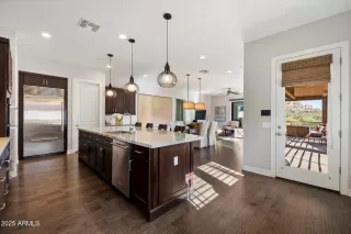 Photo #5: 6958947 Listing 