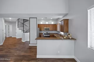 Photo #6: 6959162 Listing 