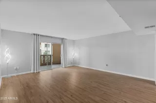 Photo #6: 6959200 Listing 