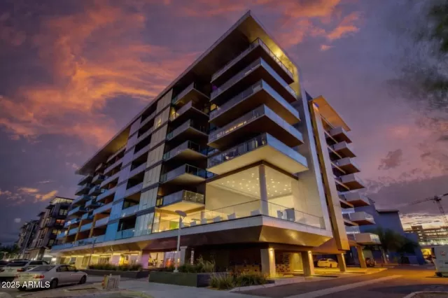 MLS: 6959315 Condo For Sale