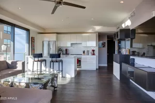 Photo #2: 6959315 Listing