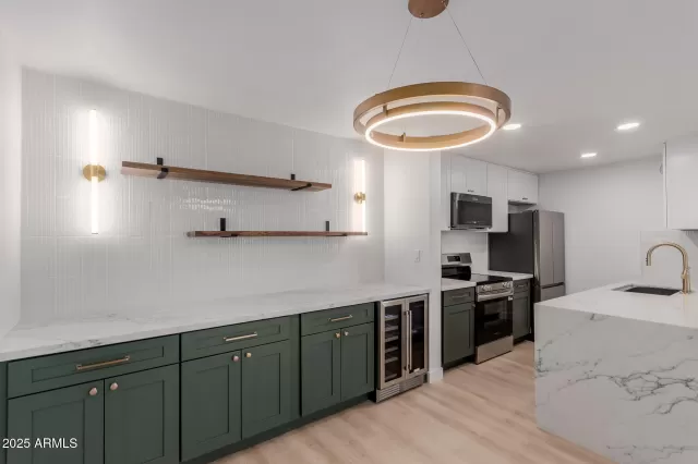 MLS: 6959648 Condo For Sale