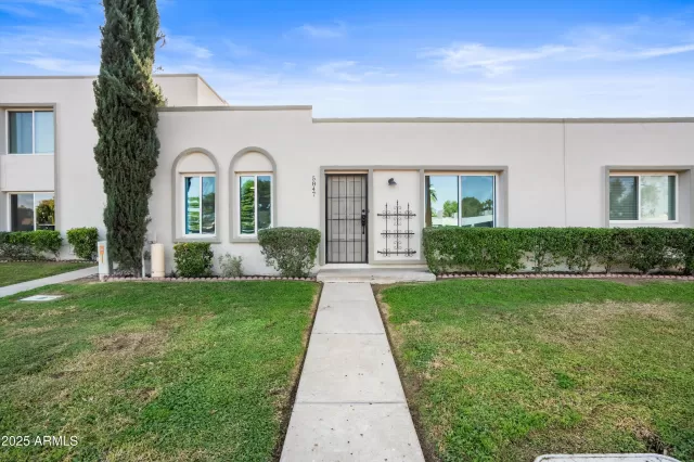 MLS: 6959664 Condo For Sale