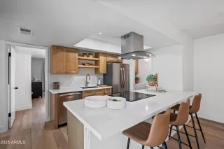 Photo #2: 6959664 Listing 