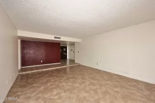 Photo #6: 6959717 Listing 