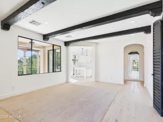 Photo #5: 6959806 Listing 