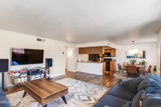 Photo #5: 6959818 Listing 