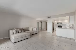 Photo #5: 6959883 Listing 