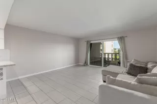 Photo #6: 6959883 Listing 