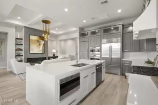 Photo #5: 6960059 Listing 