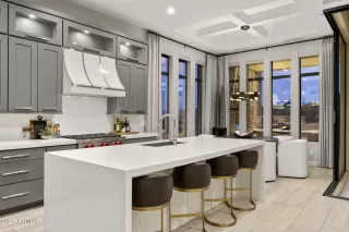 Photo #6: 6960059 Listing 