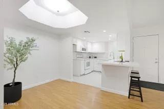 Photo #6: 6960061 Listing 