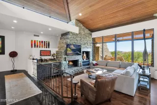 Photo #5: 6960108 Listing 