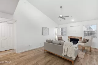 Photo #6: 6960457 Listing 