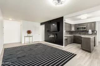 Photo #4: 6960658 Listing 