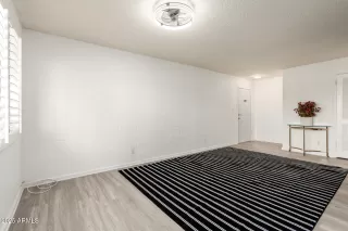 Photo #5: 6960658 Listing 