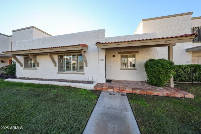 MLS: 6960662 Condo For Sale