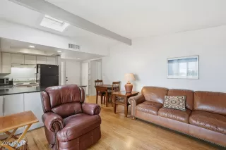 Photo #5: 6960735 Listing 