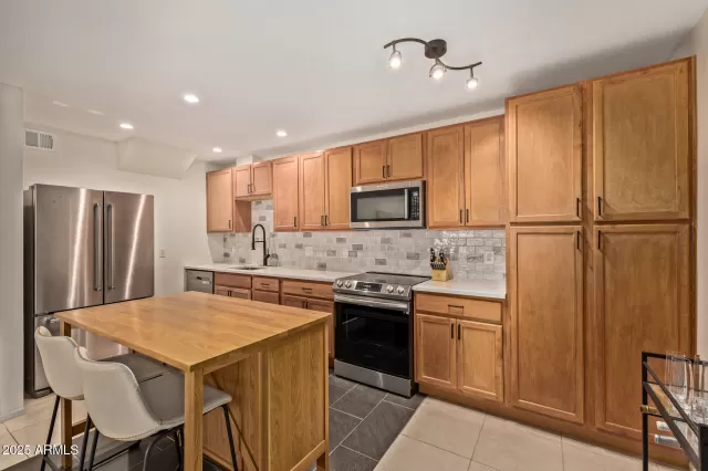 MLS: 6960738 Condo For Sale