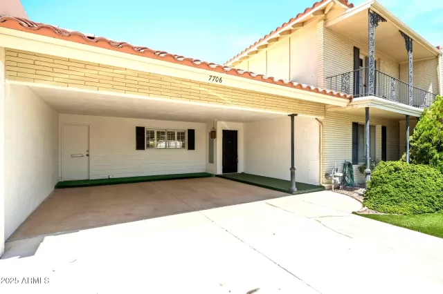 MLS: 6960761 Condo For Sale