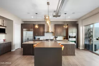 Photo #6: 6960893 Listing