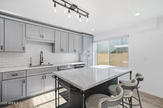 Photo #5: 6961048 Listing 