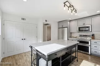 Photo #6: 6961048 Listing 