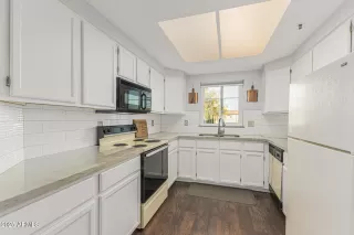 Photo #6: 6961096 Listing 