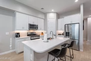 Photo #5: 6961568 Listing 