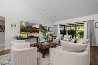 Photo #6: 6961598 Listing 