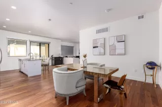 Photo #6: 6961767 Listing