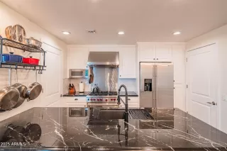 Photo #5: 6961889 Listing 