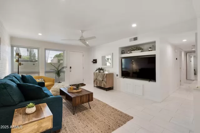 MLS: 6961903 Condo For Sale