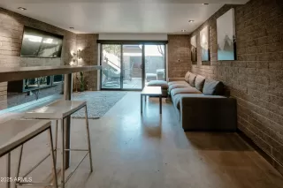 Photo #2: 6961959 Listing 