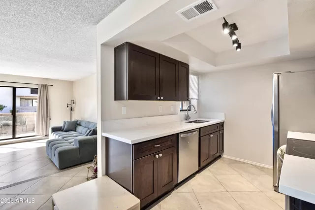 MLS: 6962388 Condo For Sale