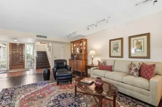 Photo #1: 6962500 Listing 