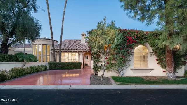 MLS: 6962577 Condo For Sale