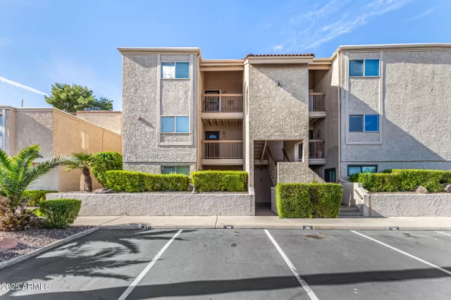 MLS: 6962860 Condo For Sale