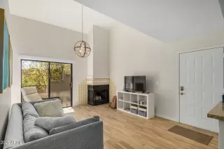 Photo #4: 6963712 Listing