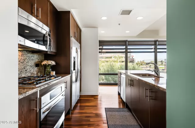 MLS: 6963749 Condo For Sale