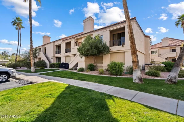 MLS: 6963869 Condo For Sale