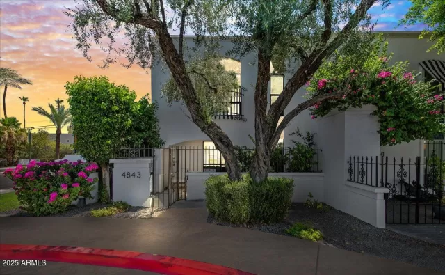 MLS: 6963978 Condo For Sale