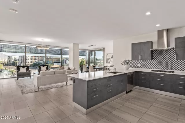 MLS: 6964053 Condo For Sale