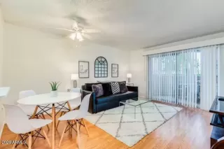 Photo #3: 6964294 Listing