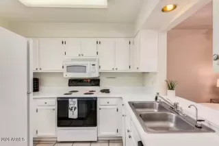 Photo #5: 6964294 Listing