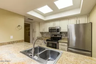 Photo #5: 6964379 Listing