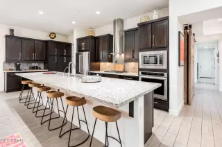 Photo #2: 6965433 Listing 