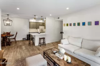 Photo #3: 6966053 Listing 