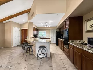 Photo #5: 6966216 Listing