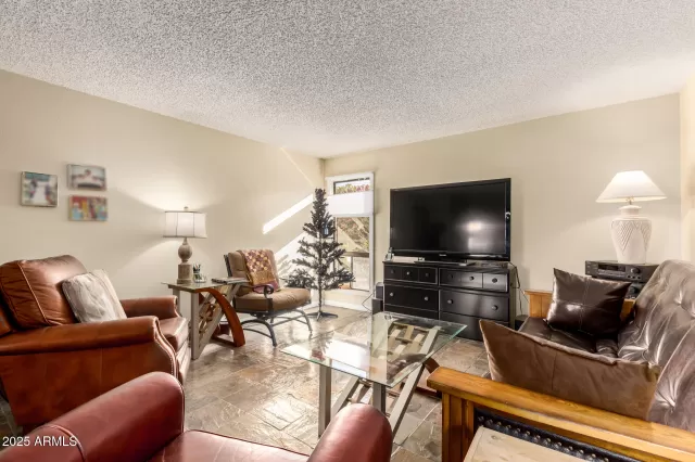 MLS: 6966472 Condo For Sale